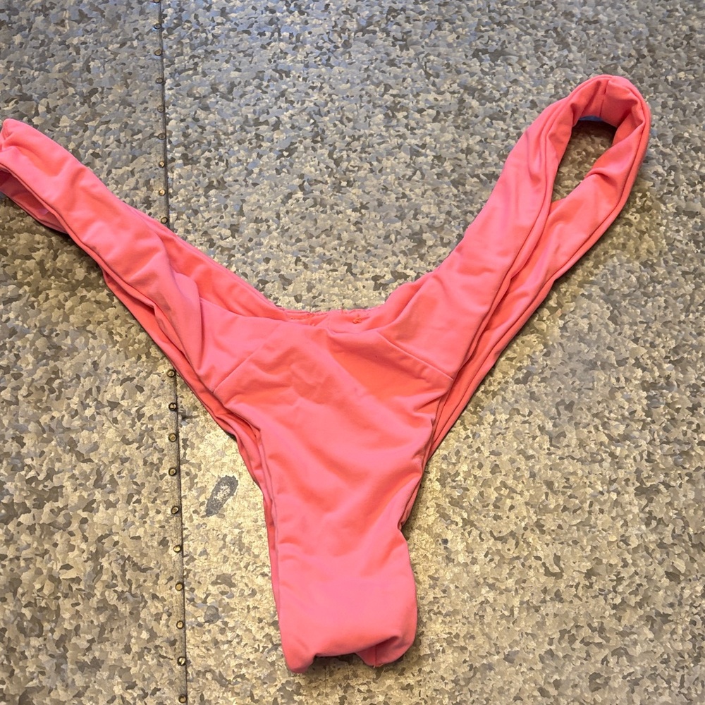 Like New Women’s Beach Bunny Sz Medium Corral High Waist Bikini Bottom MSRP $120